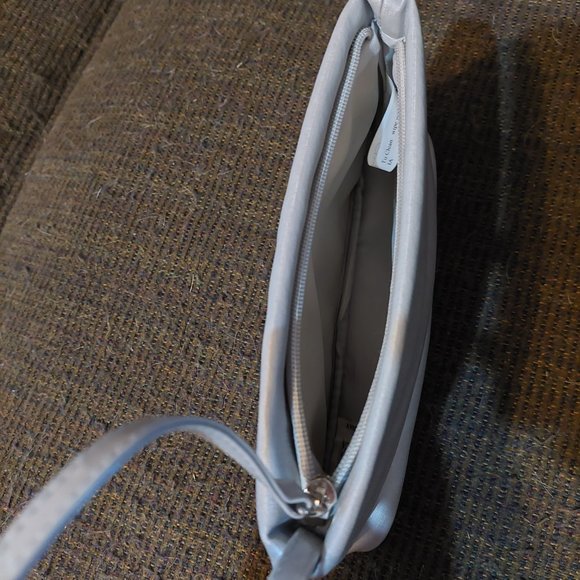 Silver Clutch/Wristlet purse - Picture 6 of 6